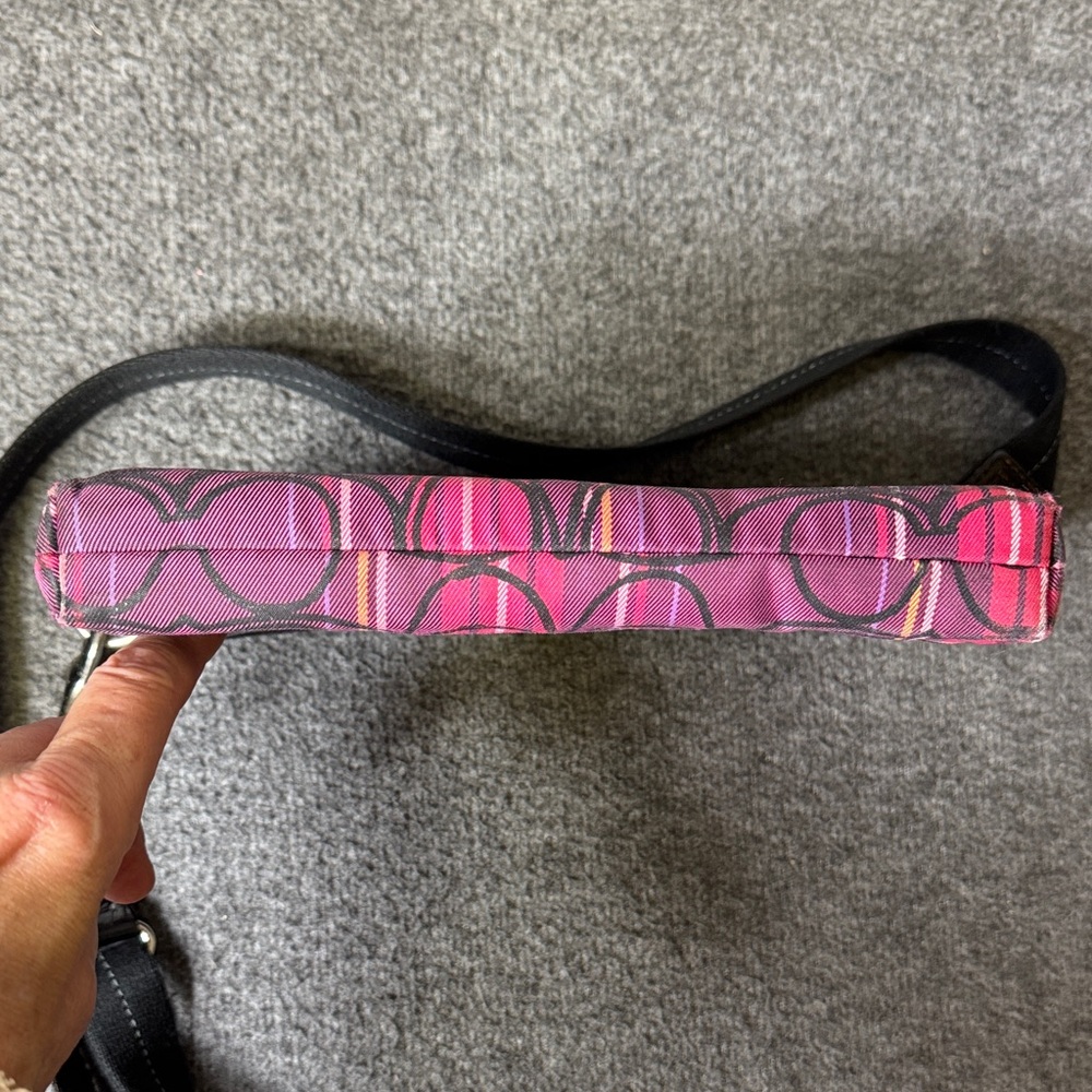 Coach Poppy Plaid Signature Crossbody Bag Black Pink Silver‎ Hardware - Picture 3 of 12